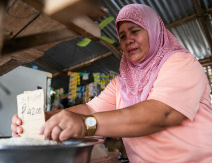 Een groep vrouwen op Mindanao heeft het initiatief genomen om de rijstindustrie duurzamer te maken.