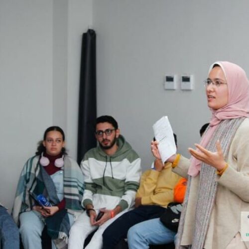 Een foto van de lancering van het jongerennetwerk van het Challenge Fund for Youth Employment in Egypte; Marwa staat hier niet op afgebeeld.